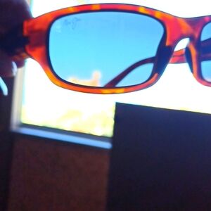 Maui Jim Stingray Polarized Wrap Singlasses. MJ 103-10M Glass lens